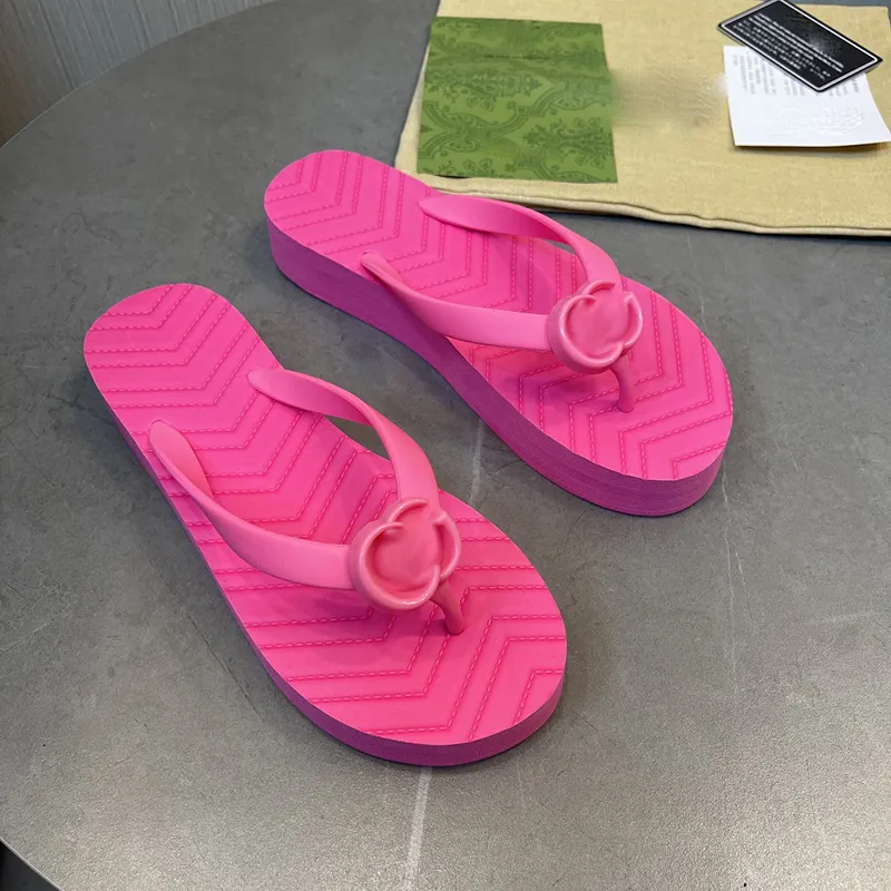 Jelly Sandaler Trender Designer Flip Flops Tofflor För Kvinnor Män Dam Flats Klackar Strandrutschbanor Mode Röd Rosa Svart Vit Gummireglage Med Box 351