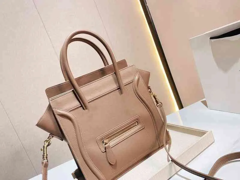 Classic luxury ladies Trapeze casual handbag leather design one-shoulder bat bag with wrist shopping bag