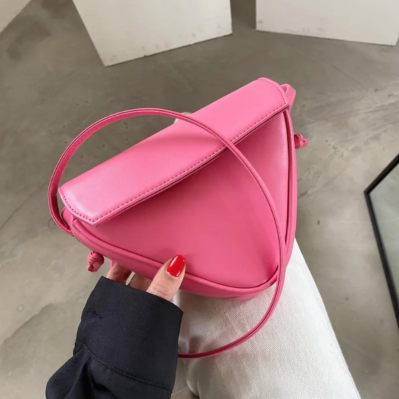 이브닝 백 틈새 디자인 삼각형 가방 소형 2022 유행 패션 원산지 메신저 여성 INS 핑크 그린 지갑 크로스 바디 벤딩