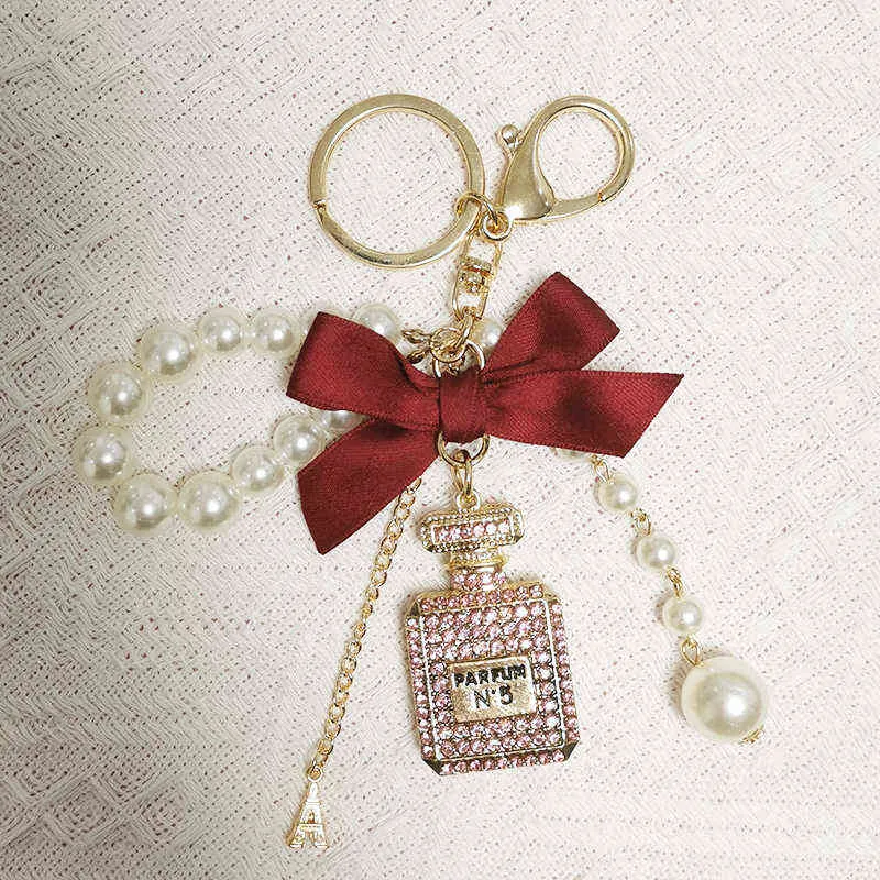 Luksusowa biżuteria łuk samochód klucz pierścień pereł łańcuch numer 5 butelka brelok dla kobiety kamelia perła wisiorek breloki torba dekoracja AA220318