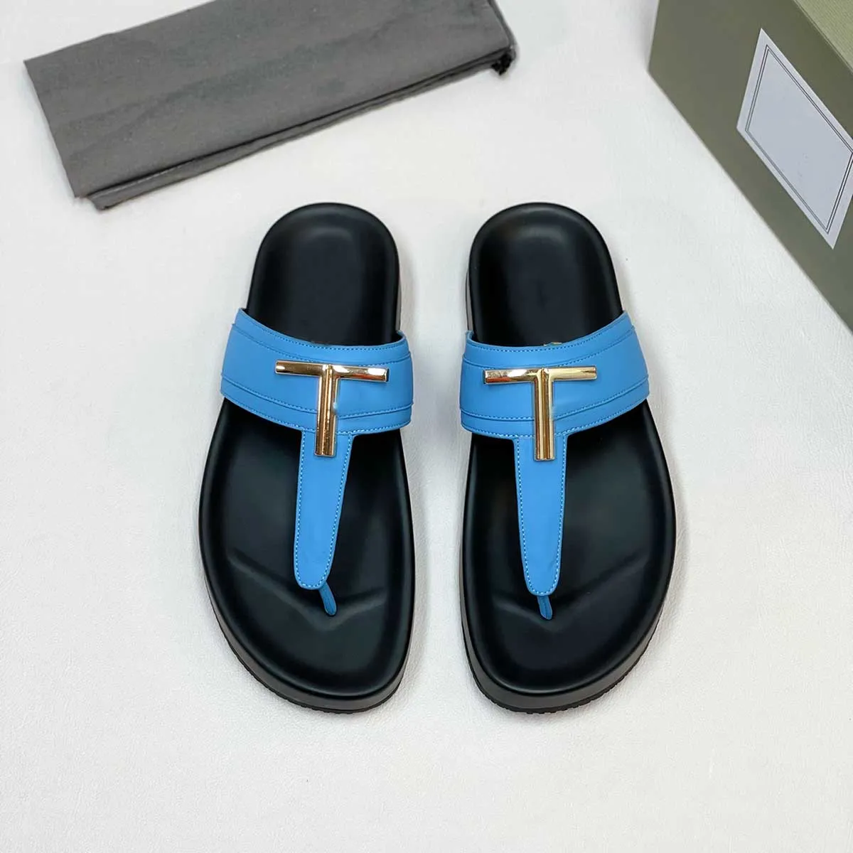 2022 Summer Classic Men Fashion Slippers Flat Metal Button Designer Men's Sandals Rubber-Soled Beach Letters Lazy Women's Walk Walk Flip-Flops