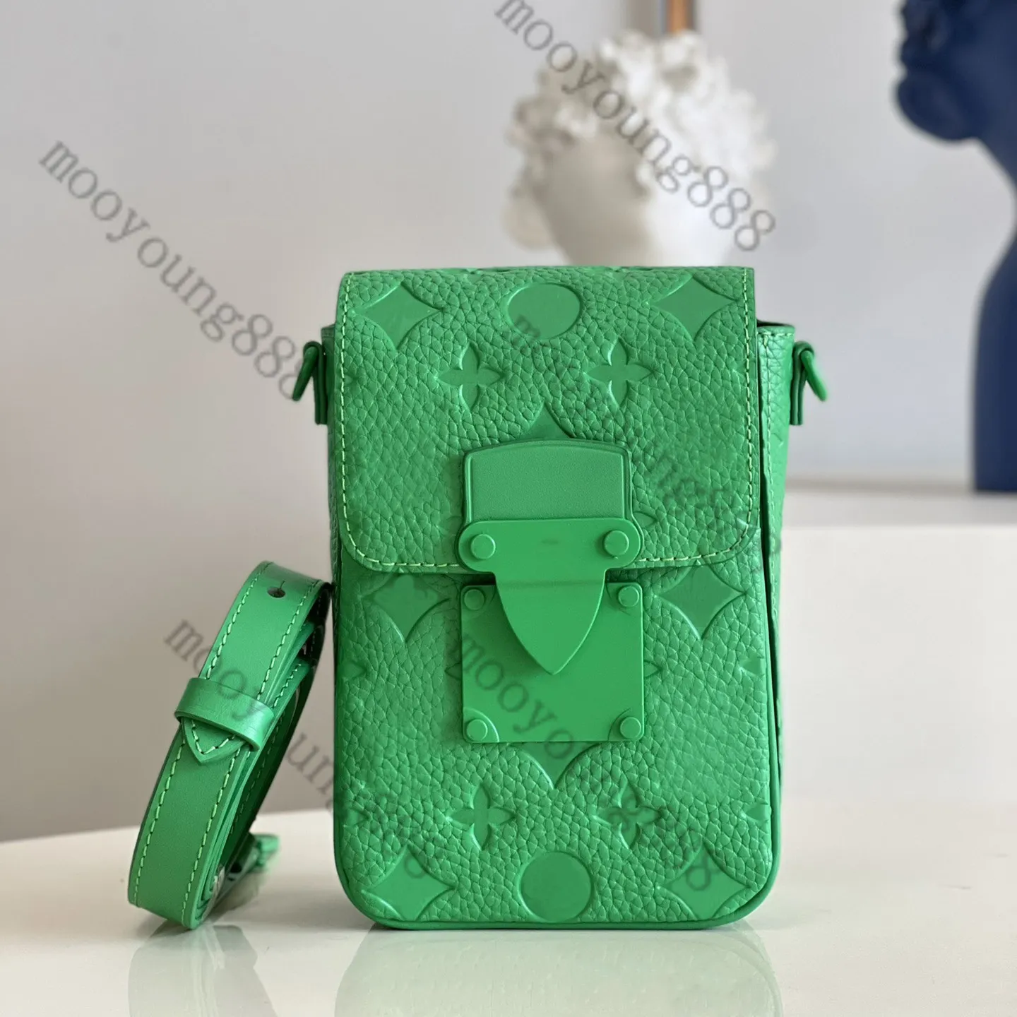 10a Top Tier Quality Luxuri Digners Mini Vertical Flap Bag Präglad plånbok Real Leather Coated Canvas Phone Purse Crossbody Shoulder Black Bag Handväska med låda