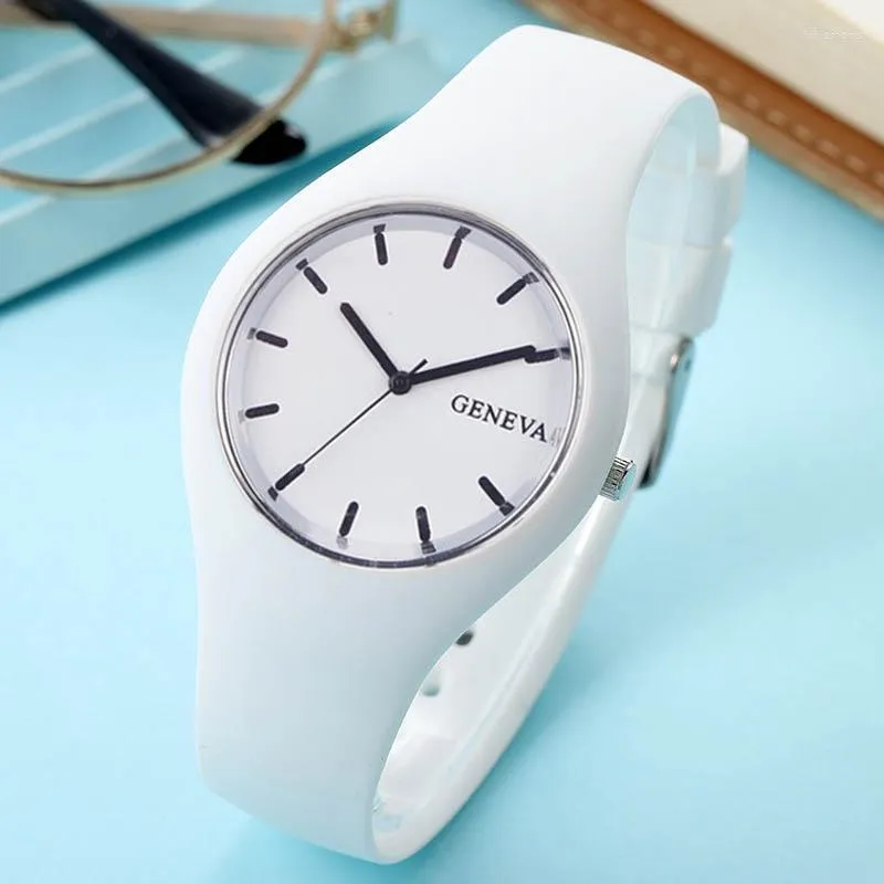 ساعة Wristwatches 2022 Wather Watches Quartz Watch for Women Girls Flash