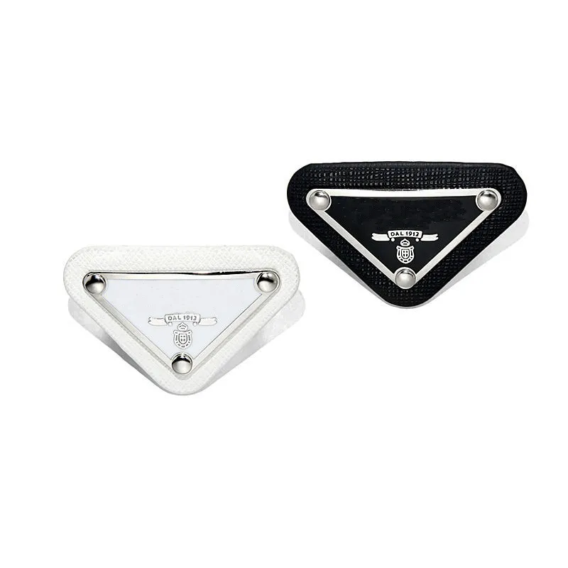 Classique en cuir métal Triangle broche Design marque prad femmes lettre broches costume épinglette mode bijoux accessoires P broche