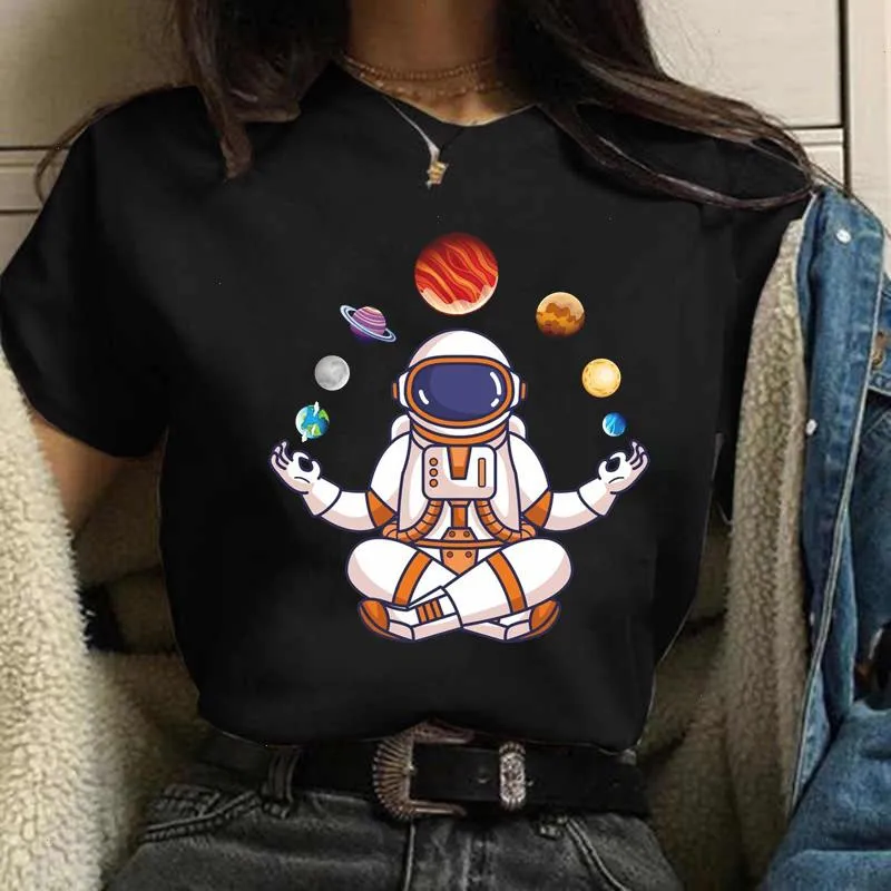 Harajuku komik estetik tişört t-shirt kadınlar yaz moda karikatür astronot basılı evren uzay punk kadın tişört