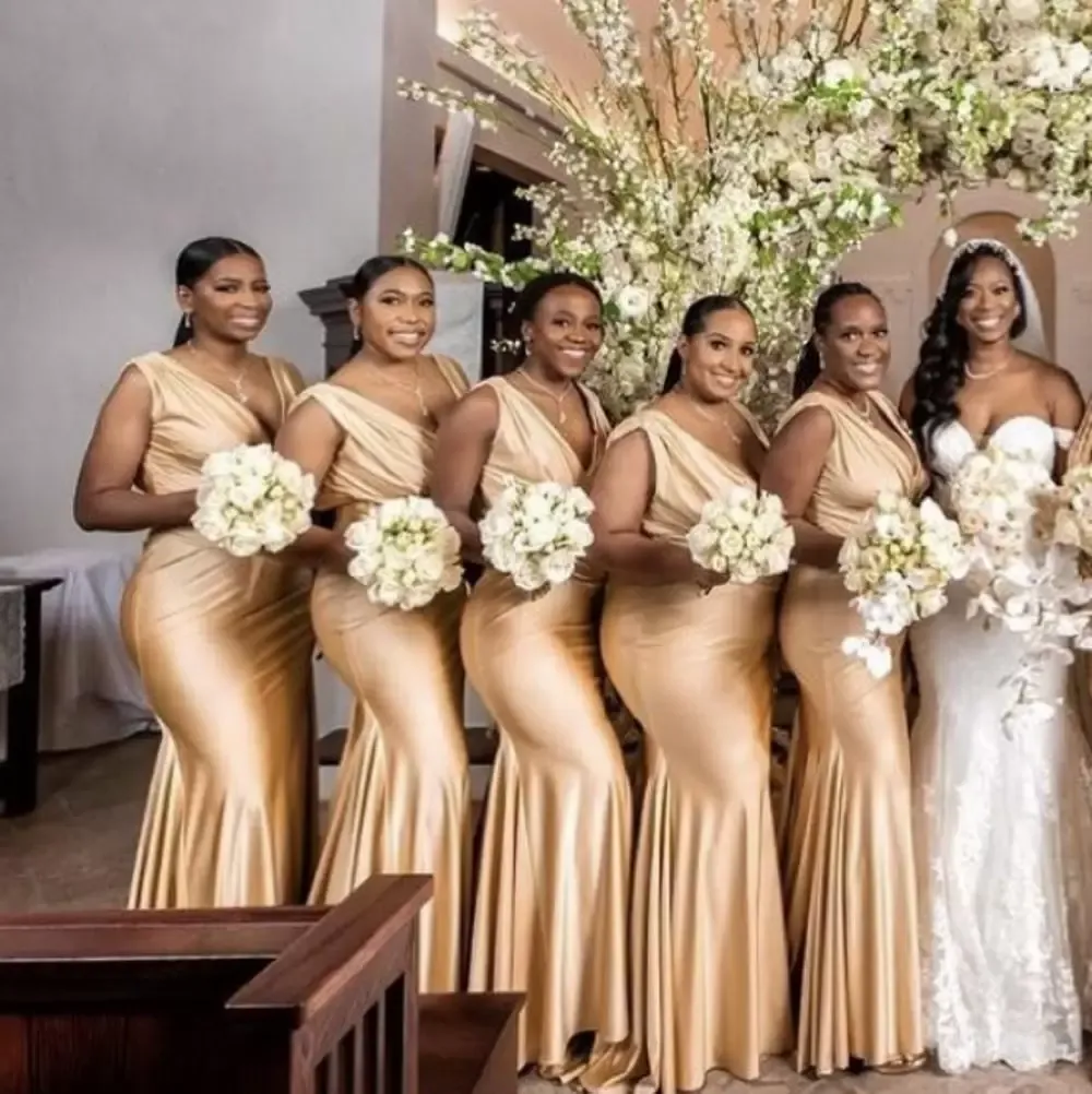 2022 Champagner Meerjungfrau Brautjungfernkleider V-Ausschnitt ärmellos bodenlang nach Maß Trauzeugin Kleid Strandhochzeit Vestidos formelle Anlässe tragen