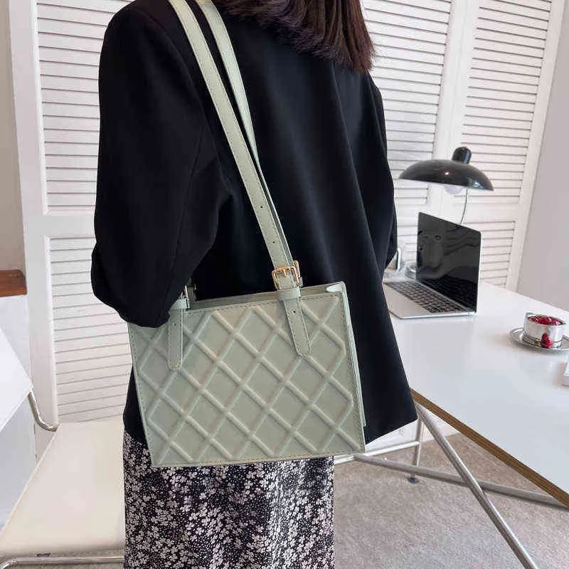 Women`s Sling Backpack Portable Single Shoulder Armpit Bag 2022 Spring And Summer New Fashion Simple Messenger Bag
