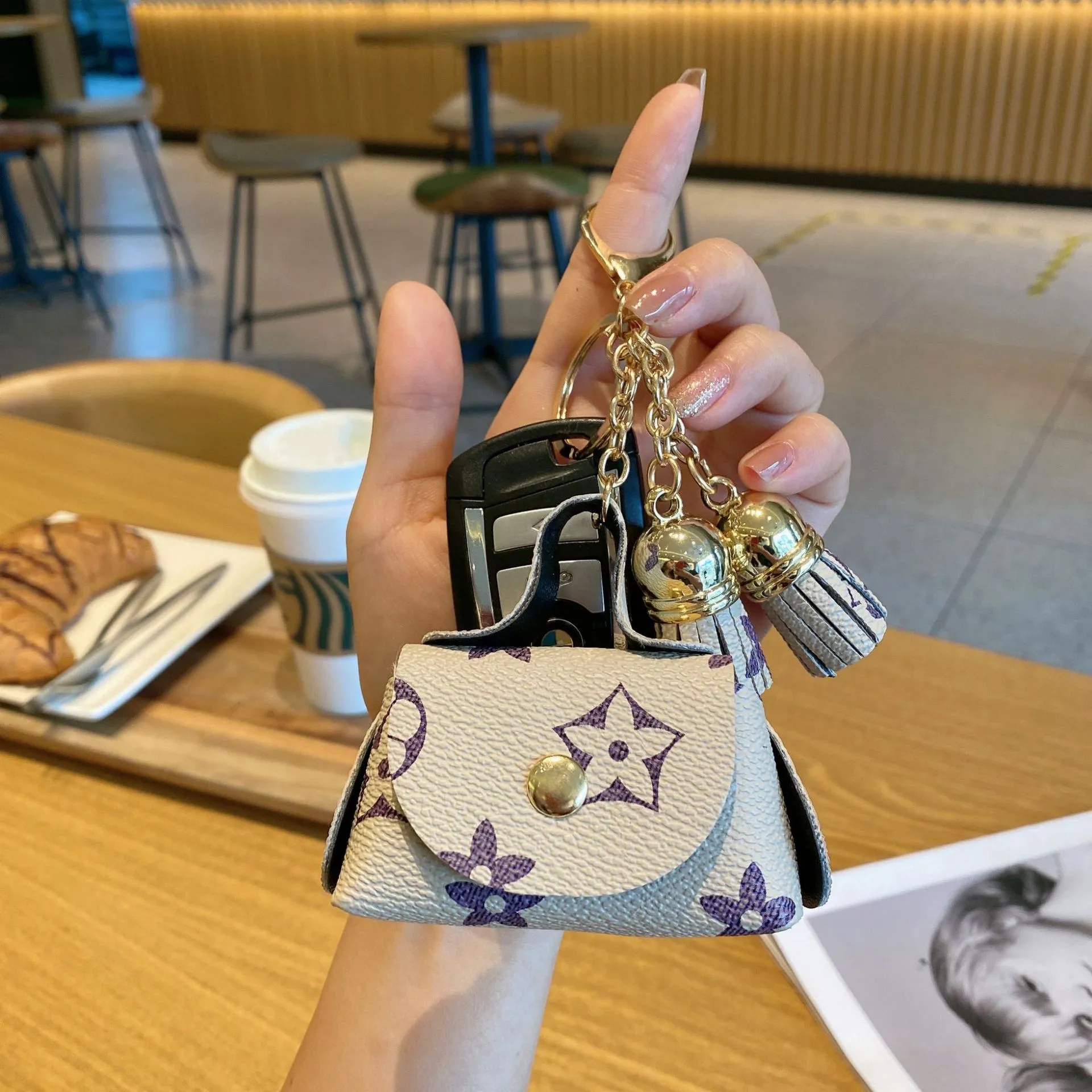 Leather Key Chains Rings Jewelry Brown Flower Plaid Tassel Coin Purse  Keyrings Pendant Fashion Mini Storage Bag Charm Keychains Accessories From  Yambags, $2.37