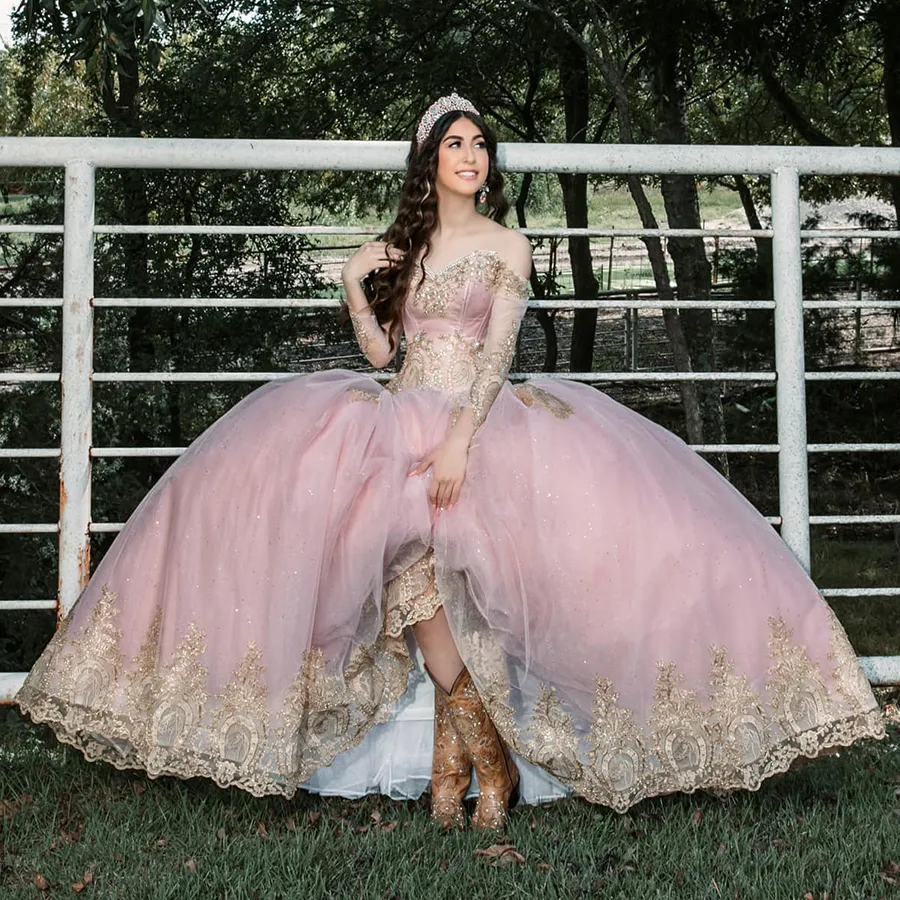 Sparkly Pink Quinceanera Платья Charro Mexican Forful 2022 Принцесса Милая Кристалл С Длинным Рукавом Бальное платье Masquerade Prom Dress Vestido de 15 Años Party Party