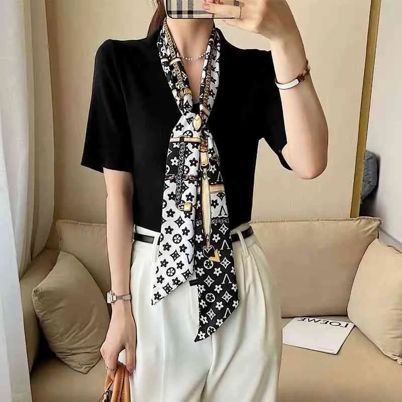 Elegant Silk Head Scarf: Fashionable Vintage Letter Print  display picture 3