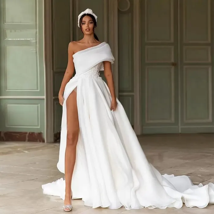 2022 Strand Sexy Plus Size Hochzeitskleid One-Shoulder High Split Applikationen Spitze Brautkleider Sweep Zug Organza Brautkleider Vestidos Fashion C0414