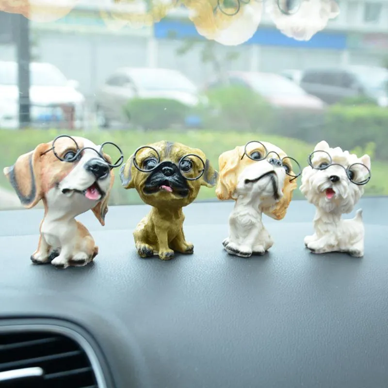 Decorazioni interne Ornamenti per auto Occhiali carini Bambola per cani Decorazione per cruscotto di automobile Figurina creativa per cuccioli Accessori artigianali in resinaInte