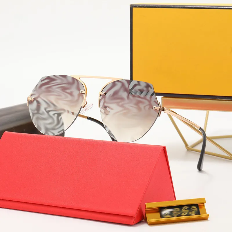 Nya sommarsolglasögon för män och kvinnor cateye cut edge korallgradient konst spegelprägling mode strand suneye ram för älskare modeaccessoar med presentask
