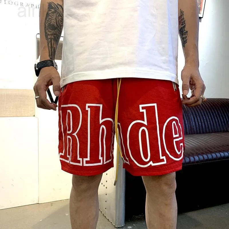 Shorts de cores mais recentes Rhude para homens Designers Calças curtas de basquete sexy para verão, praia, palma, letras, malha, estampa de rua, academia X1fp