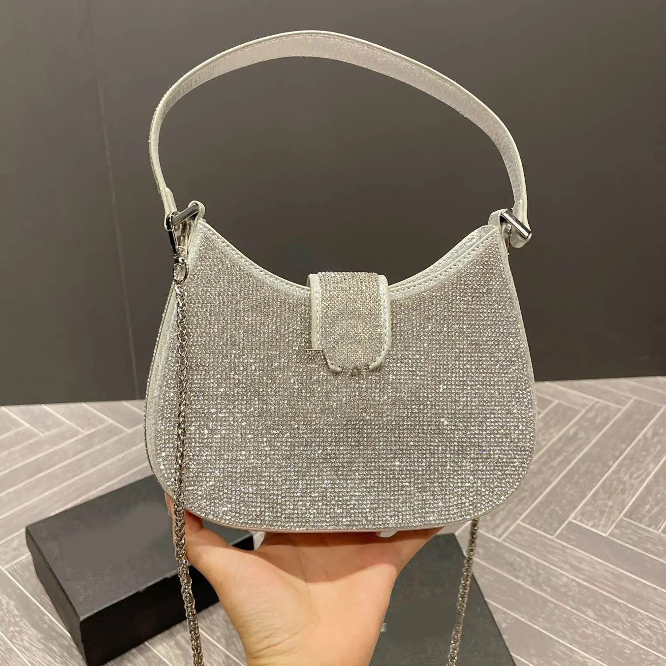 Bolso de cadena de diamantes Hobo CrossBody Diseñador de lujo Marca Moda Bolsos de hombro Bolsos Mujeres de alta calidad Carta Monedero Bolso del teléfono Monedero Obra de arte