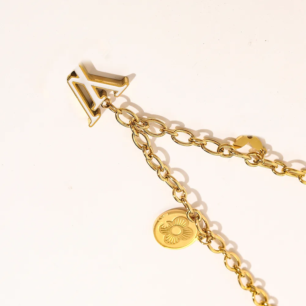 Luxus -Designer -Halskette Halskette Anhänger Kette 18K Gold plattiert Edelstahl Buchstaben Halsketten Mode Wesen Hochzeit Schmuck Zg1193