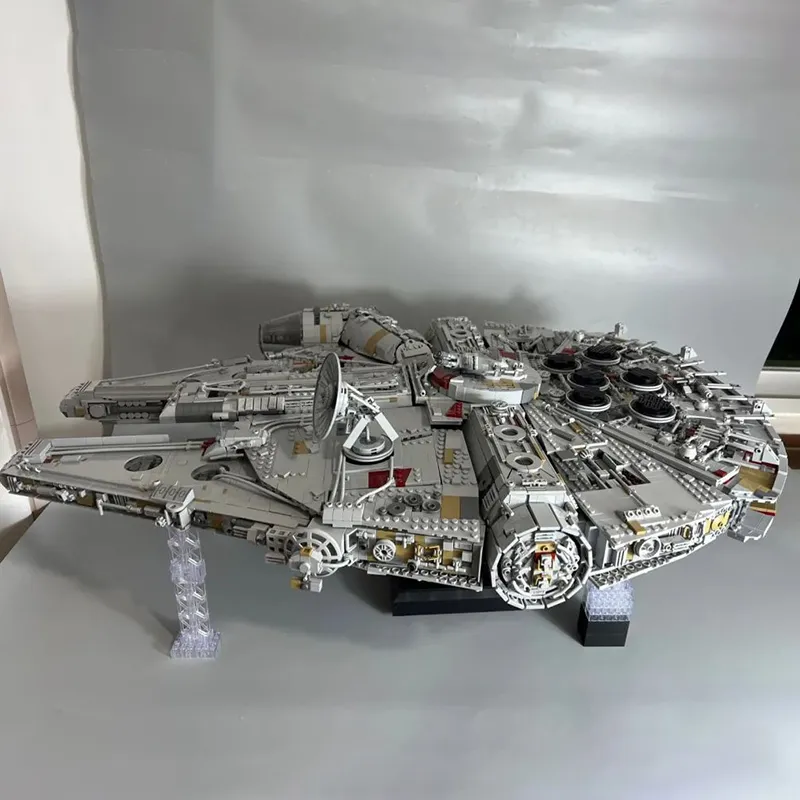 Mould king hotsell millennium falcon