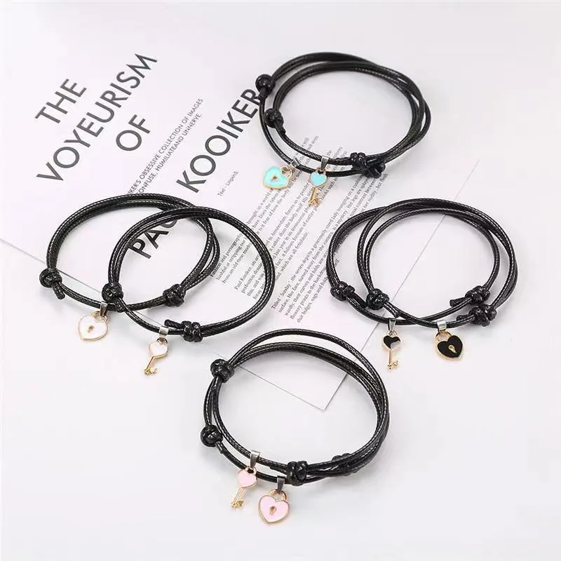 Designers de bracelets pour femmes Luxurys Couple style Bangle Love Chains avec des bijoux de mode polyvalents cent combinaisons de bracelets bonnes belles 4 couleurs