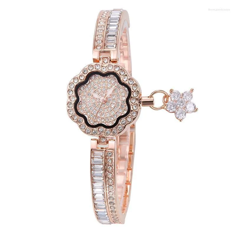 Orologi da donna Orologio da polso con quadrante a fiore di cristallo di lusso Orologio da polso da donna con cinturino in bling di moda Orologio da polso elegante con orologio da polso