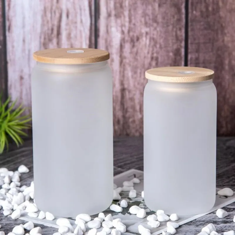 Tasses en verre de sublimation avec couvercle en bambou Paille DIY Blancs Givrés Transparents Gobelets en forme de canette Tasses Transfert de chaleur 12 oz / 16 oz Soda Verres à whisky