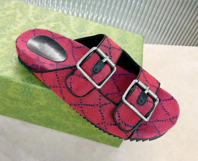 2021 Playa Fondo grueso Zapatillas de dibujos animados moda verano sexy Plataforma al aire libre dama Sandalias Alfabeto Diseñador de cuero Hotel Baño zapatos de mujer 01