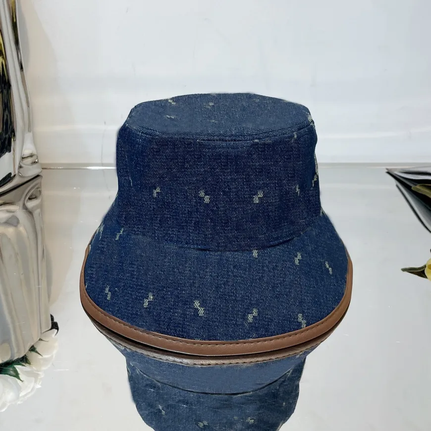 Chapéus de balde de letra dupla jea