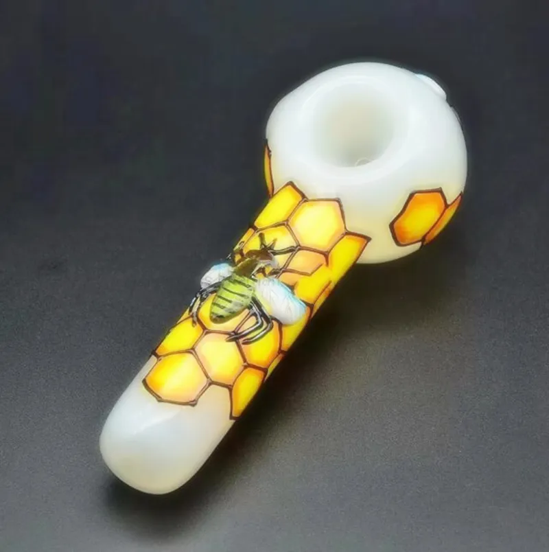 Latest Colorful Pyrex Thick Glass Pipes Handmade Smoking Tube Bong Handpipe Portable Innovative Design Insect Shape Dry Herb Tobacco Oil Rigs Holder DHL