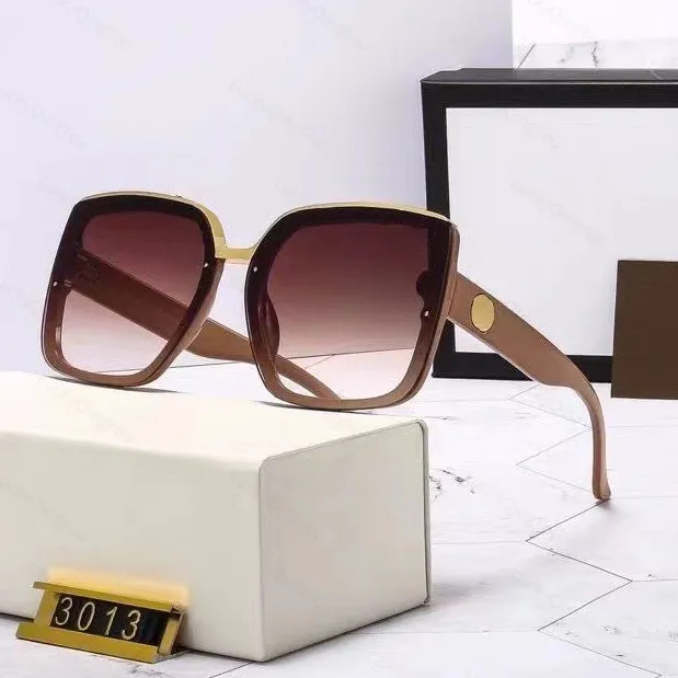 مصمم الأزياء نظارة شمسية شاطئ نظارة شمسية لامرأة رجل 4 لون اختياري أعلى جودة للجنسين العلامة التجارية نظارات استقطاب UV400 مع صندوق