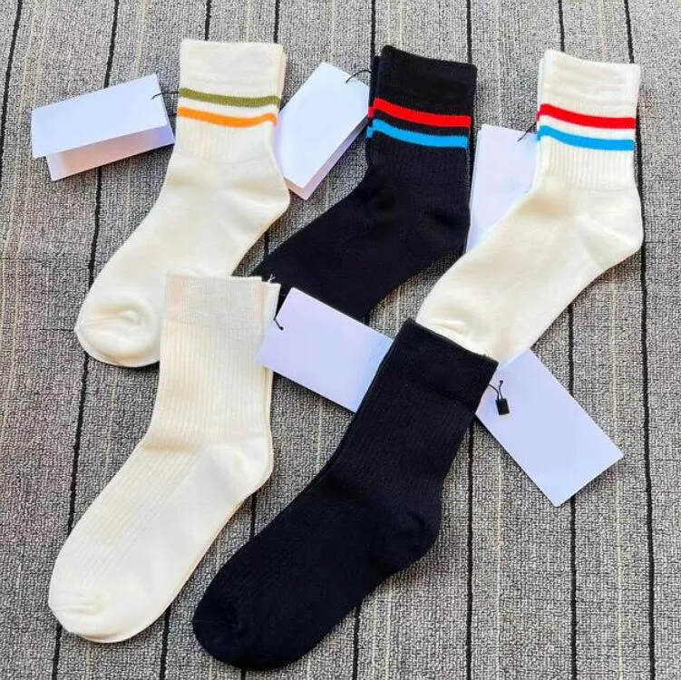 Hommes Femmes Designer Chaussettes De Sport Lettres De Mode Broderie Longue Chaussette Pour Hommes De Haute Qualité Unisexe Bas Casual Chaussette 2 Pièces / Ensemble Multi Couleurs