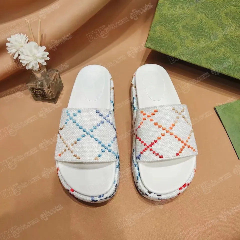 Designer tofflor lyxiga tjocka botten sandaler duk täckt brev broderi bilder lady plattform kilar sandal strand hög häl klänningskor med låda