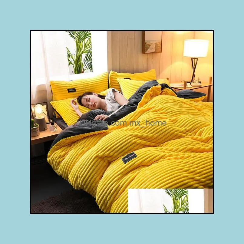 Наборы постельных принадлежностей поставляются дома текстиль сад Утолщенный фланель 4 шт. Наборы короля размером с коралловые плюшевые пуховые пуховые одеяла.