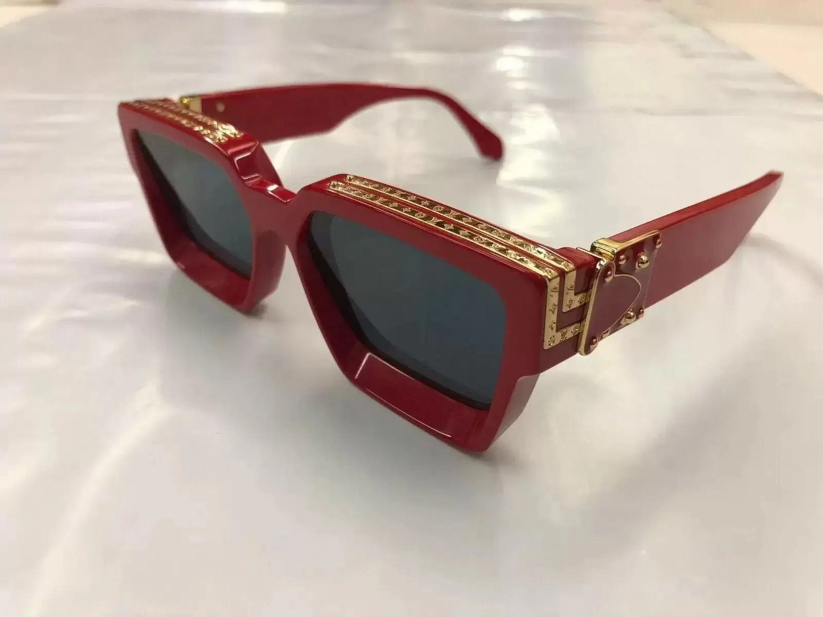 Luxury MillionAIRE Vintage Designer Black And Gold Sunglasses For