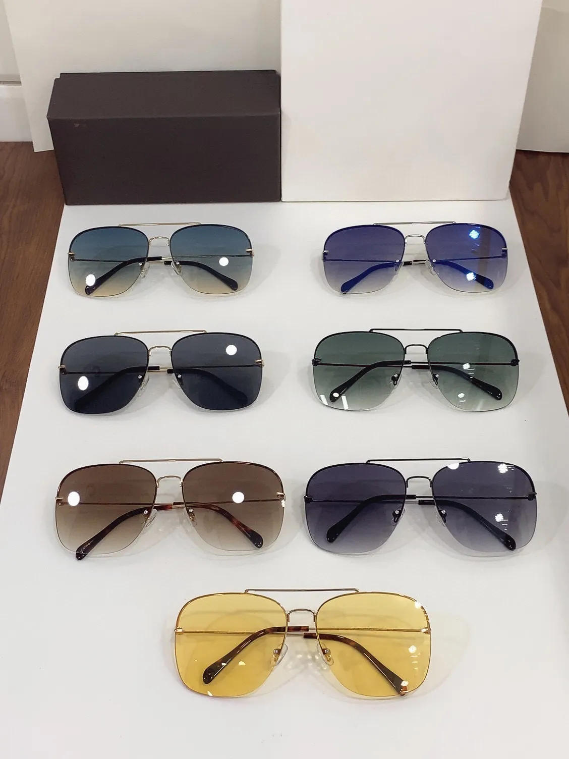 Occhiali da sole da uomo per le donne Ultimi occhiali da sole di moda di vendita Occhiali da sole da uomo Gafas De Sol Lente UV400 in vetro di alta qualità con scatola 0883