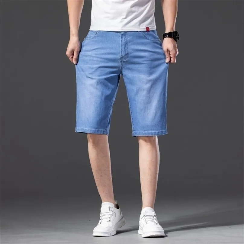 Été Marque Stretch Mince Haute Qualité Coton Denim Jeans Hommes Genou Longueur Doux Bleu Clair Casual Shorts Plus La Taille 28- 220318