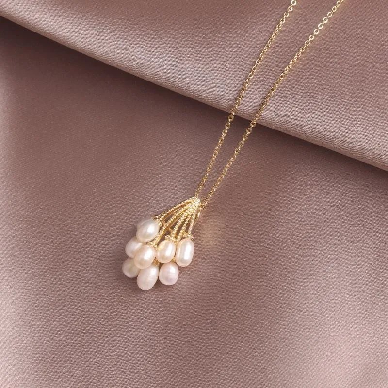 Design Fashion Jewelry High-end Necklace Handmade Natural Freshwater Pearl Flower Pendant Golden Elegant Female Prom Party