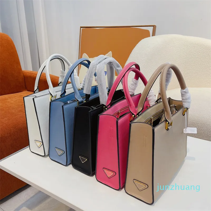 Sacs à provisions de marque de luxe pour femmes sacs en cuir surdimensionnés en métal Triangle épaule des sacs à bandoulière 2022