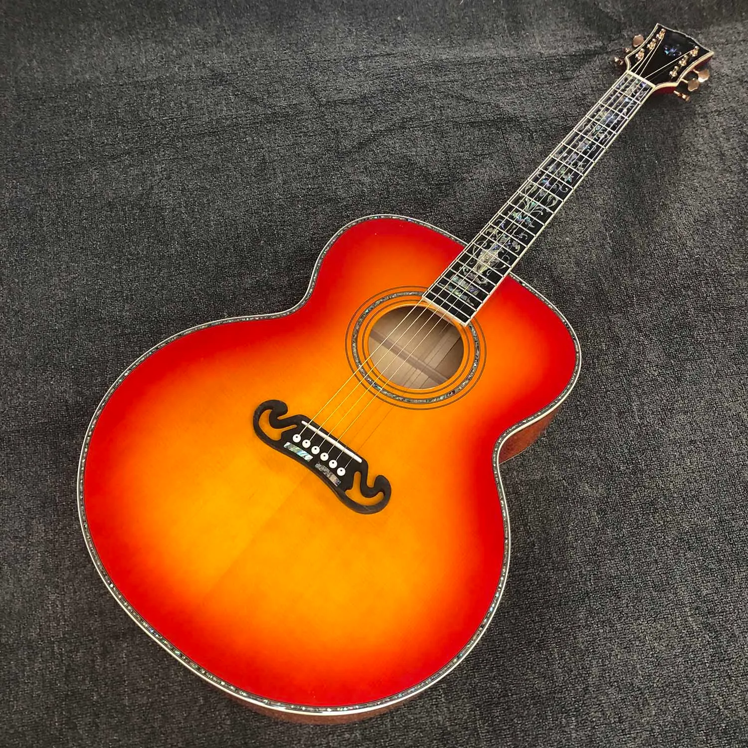 Guitare acoustique Jumbo J200 personnalisée de 43 "avec reliure en ormeau Corps Jumbo en épicéa massif J200vs Arrière en érable ondulé EN STOCK