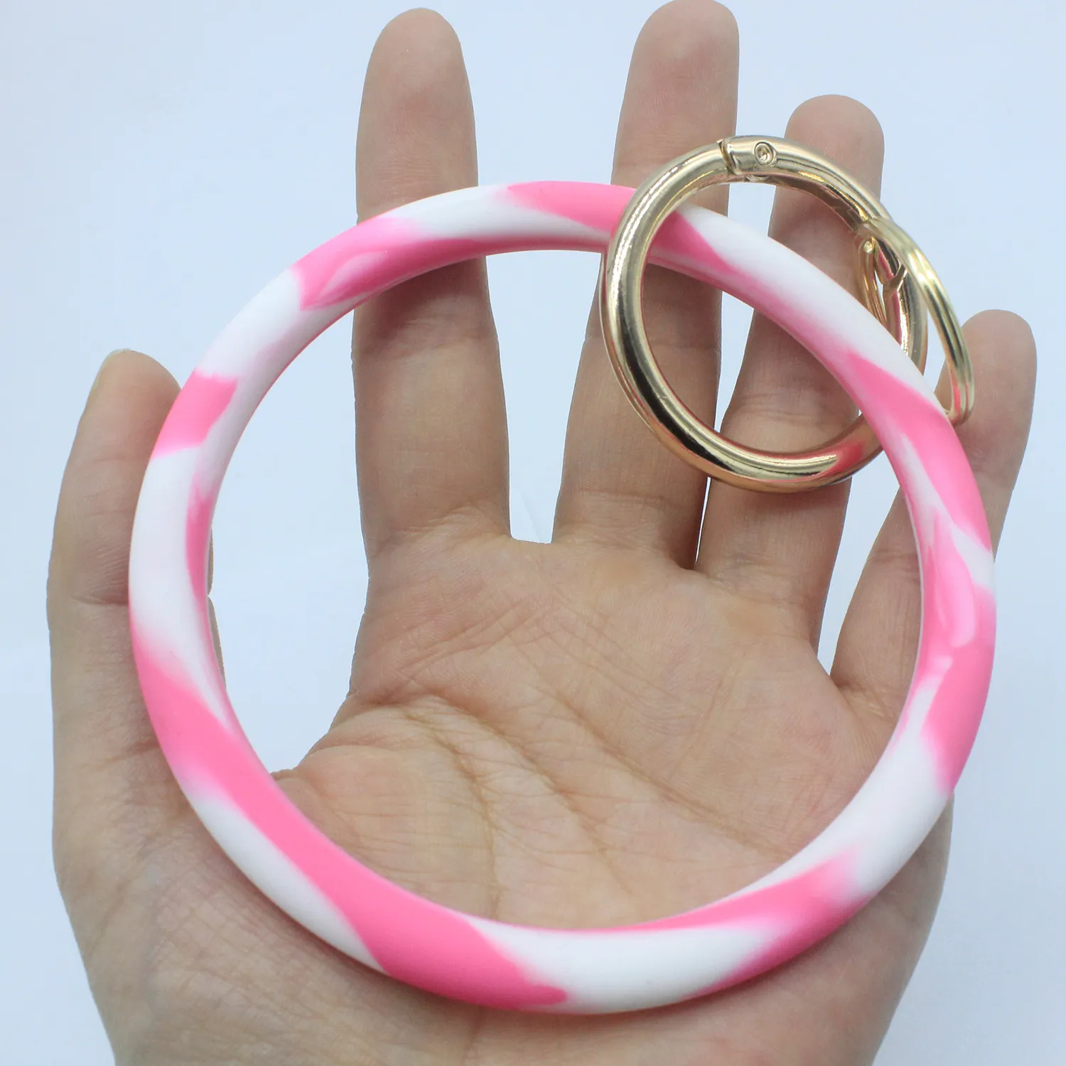 INS NYA Fashion Monogrammed Silicone Wristlet Key Rings Pink Blue Camouflage Armelets Bangle Keyring Large Circle Keychain Armband Holder smycken Partihandel