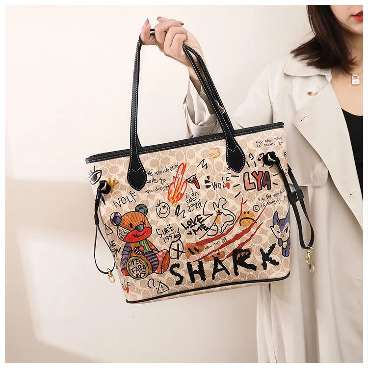 DHgate.com:Stylish Contrast Leather Tote Bag: Polka Dot