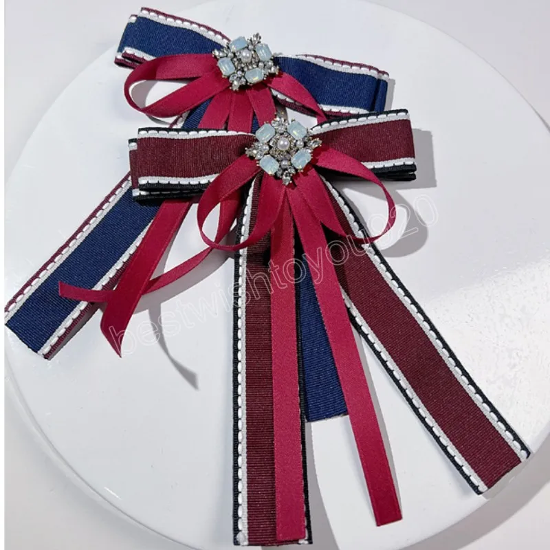Tessuto coreano Papillo a farfallino Spilla Strass Crystal College Style Shirt Collare Pin LuxUlry Gioielli Spille di nozze Spille per le donne