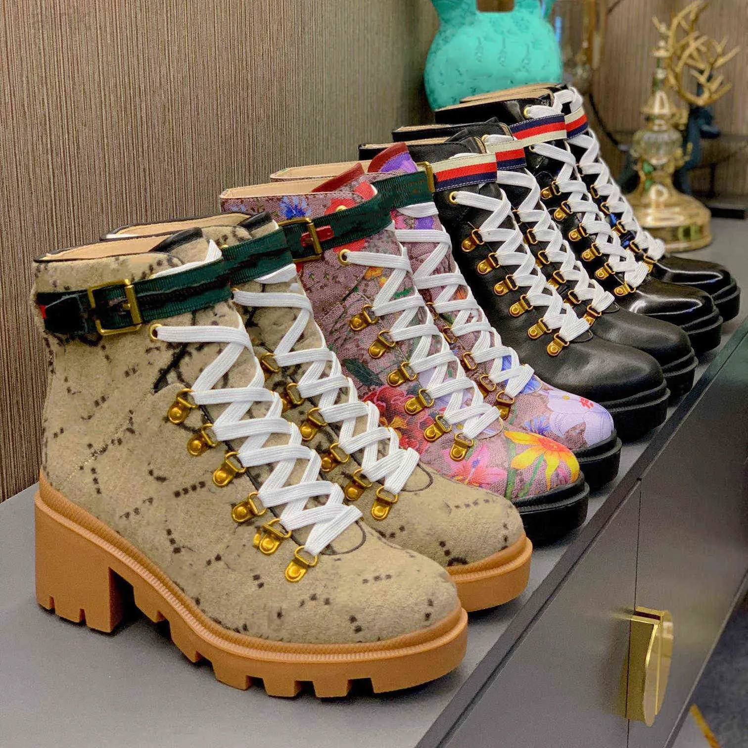 DHgate Genuine Leather Bee Embroidered Lace up Ankle Boots Crystal Martin Boots for Women Shoes Accessories