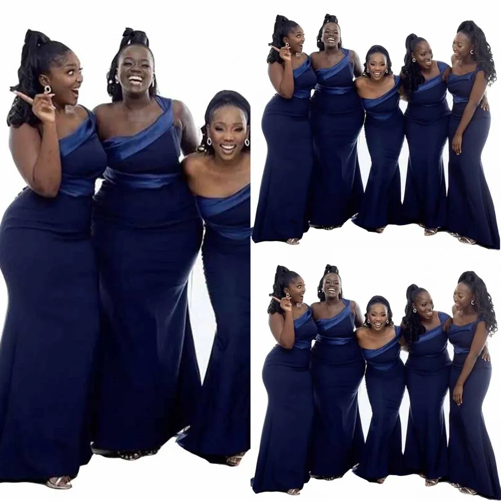 2022 Sexiga African Mermaid Bridesmaid Dresses Navy Blue One Shoulder Cap Sleeves Golvlängd Satin med dragkedja plusstorlek Long Maid of Honor Party Gowns