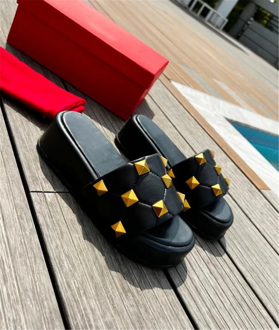 Kvinnor Summer Slippers Bench Shoes Stylish Comfort Female Mental Buckle Lady Tjock Botten Big Willow Nail äkta läder Non Slip mångsidiga sandaler V70521