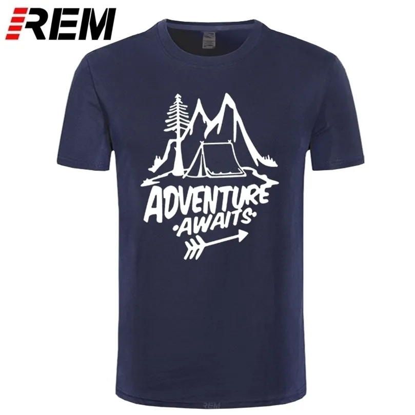 REM Eventure Awaits Letter T-shirt Resor, Pine Tree, Mountains, Tältutskrift Toppkvalitet Pure Bomull Unisex 220401