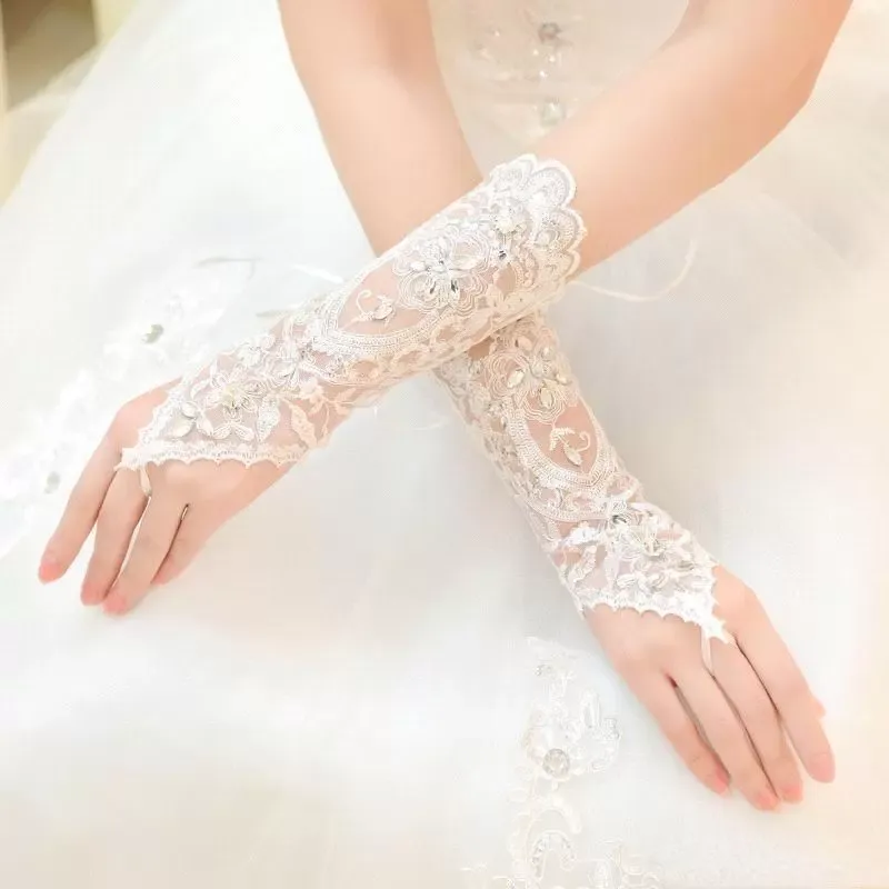2017 Lace Bridal Gloves White Bride Gloves Lace Fingerless Appliques Below Elbow Length Gloves One Size Fits All CPA226