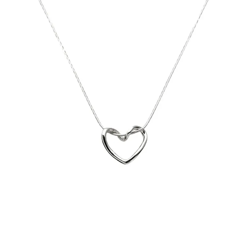 S3074 Fashion Jewelry Hollow-out Love Necklace for Women Hip Hop Titanium Steel Light Luxury Niche Design Heart Pendant Choker Necklace