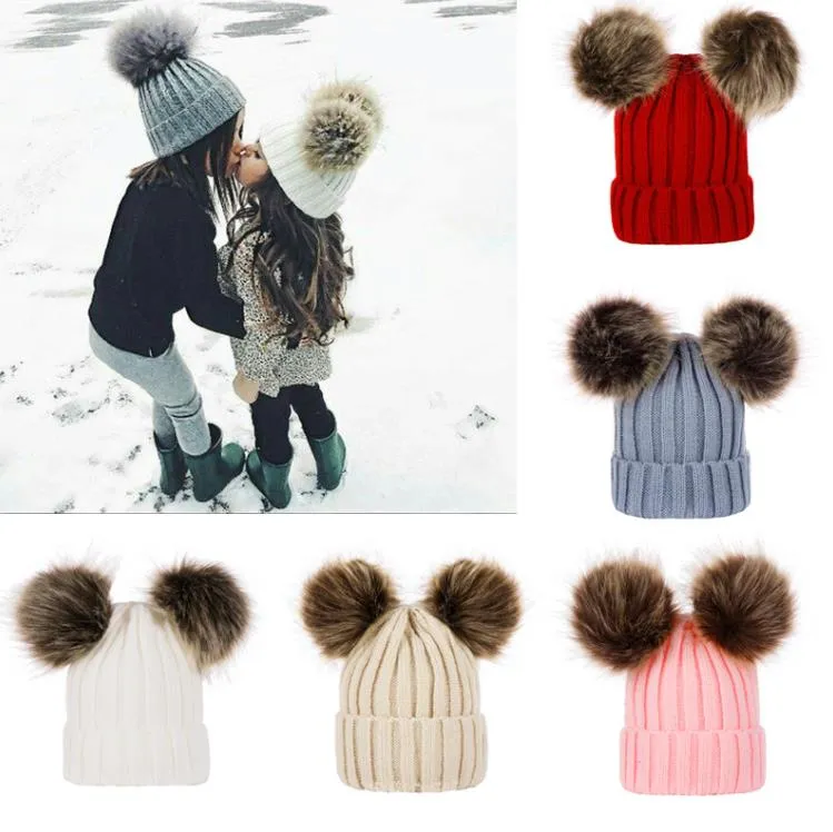 Barn baby stickade hattar vinter stickad solid virkning hatt varm mjuk pom-pom mössor dubbla hårboll hattar utomhus slouchy mössor sn4080