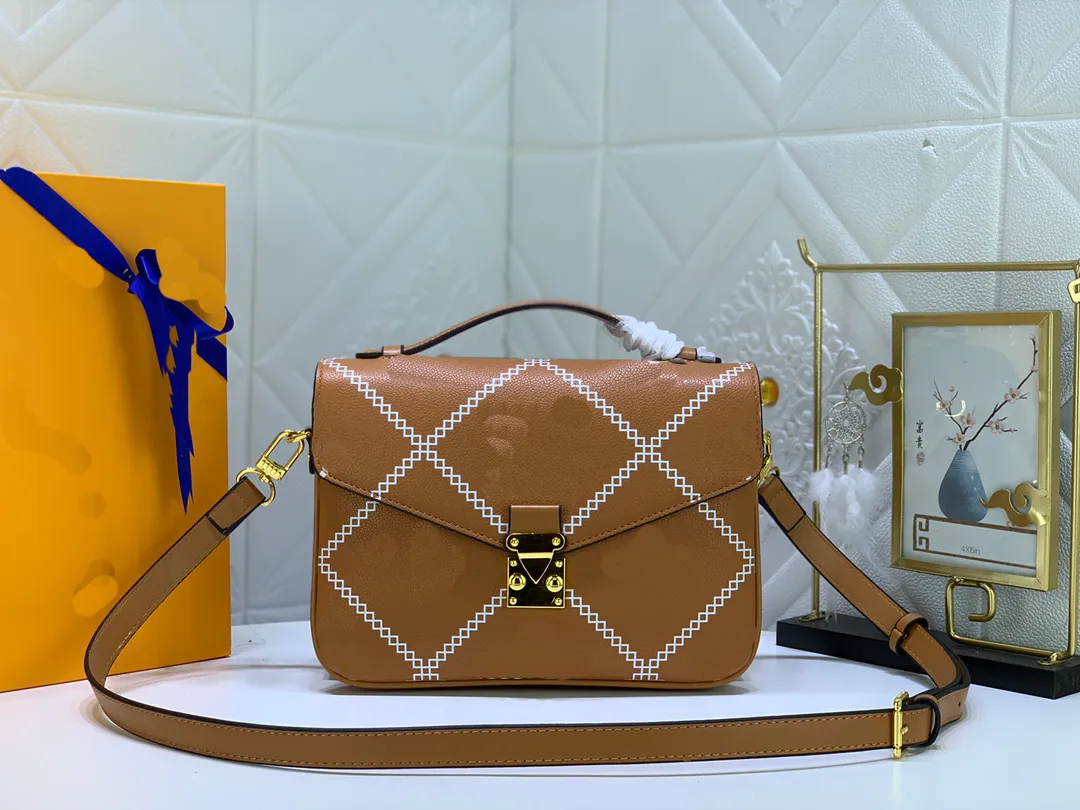 Yüksek Kaliteli Çantalar Lüks Tasarım Çantalar Moda Kadın Crossbody Manşonlar Omuz Çantaları Mektup Çantalar Walletss