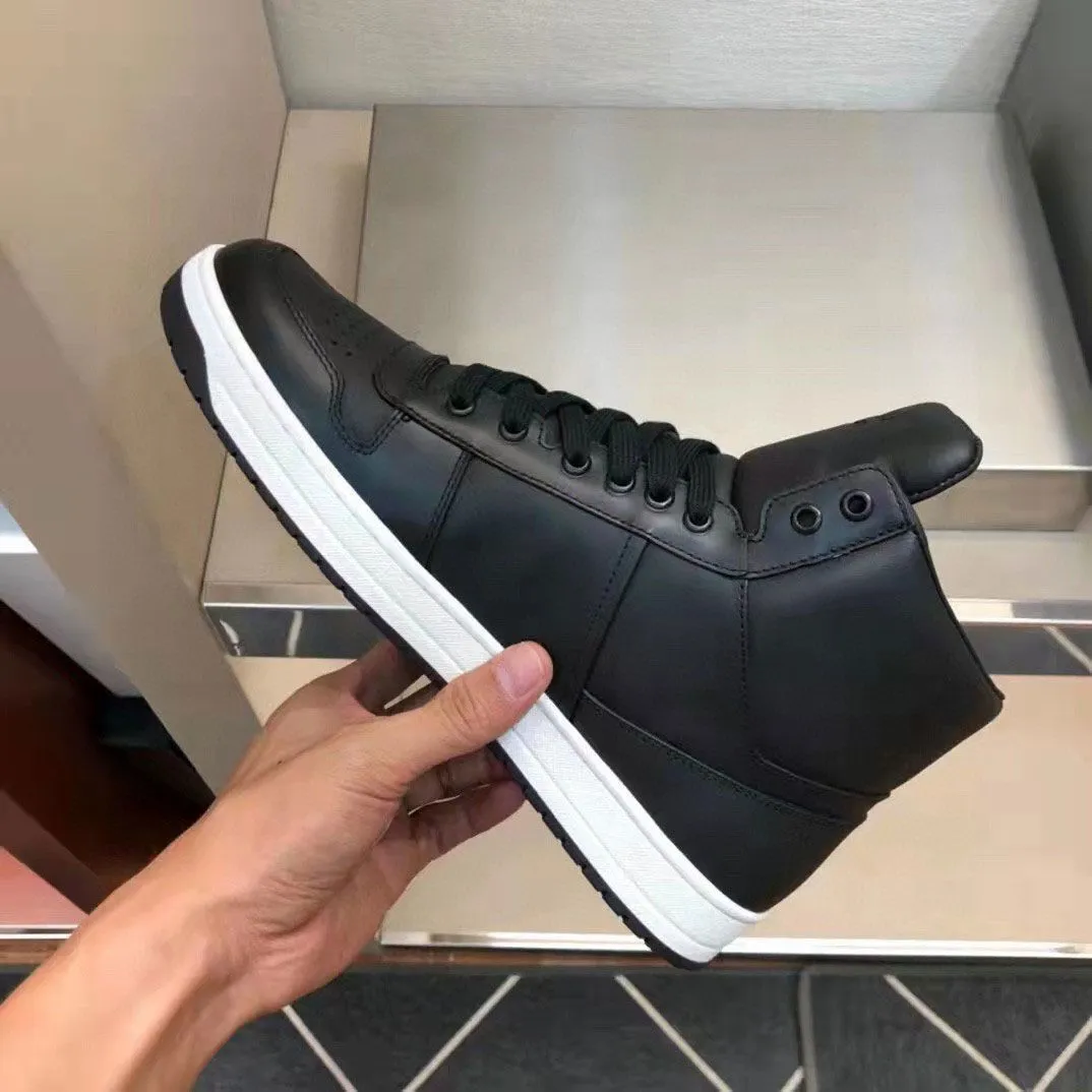 Märke triangel-logo tränare vinter mode renylon män casual skor lägenheter designer hög topp sneaker äkta läder svart vit snörning tränare 38-46box