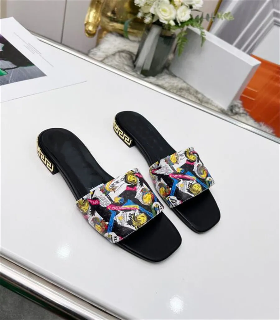 Women Summer Slippers bench shoes Stylish lady comfortable printing soft sole female flat low heel genuine leather wear-resisting non slip versatile sandals F70501